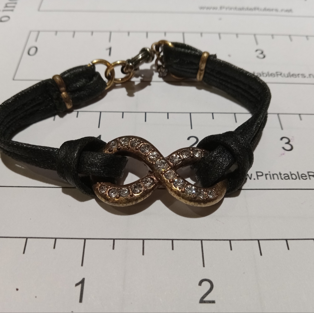 5 Leather Braclets - Picture 8 of 10